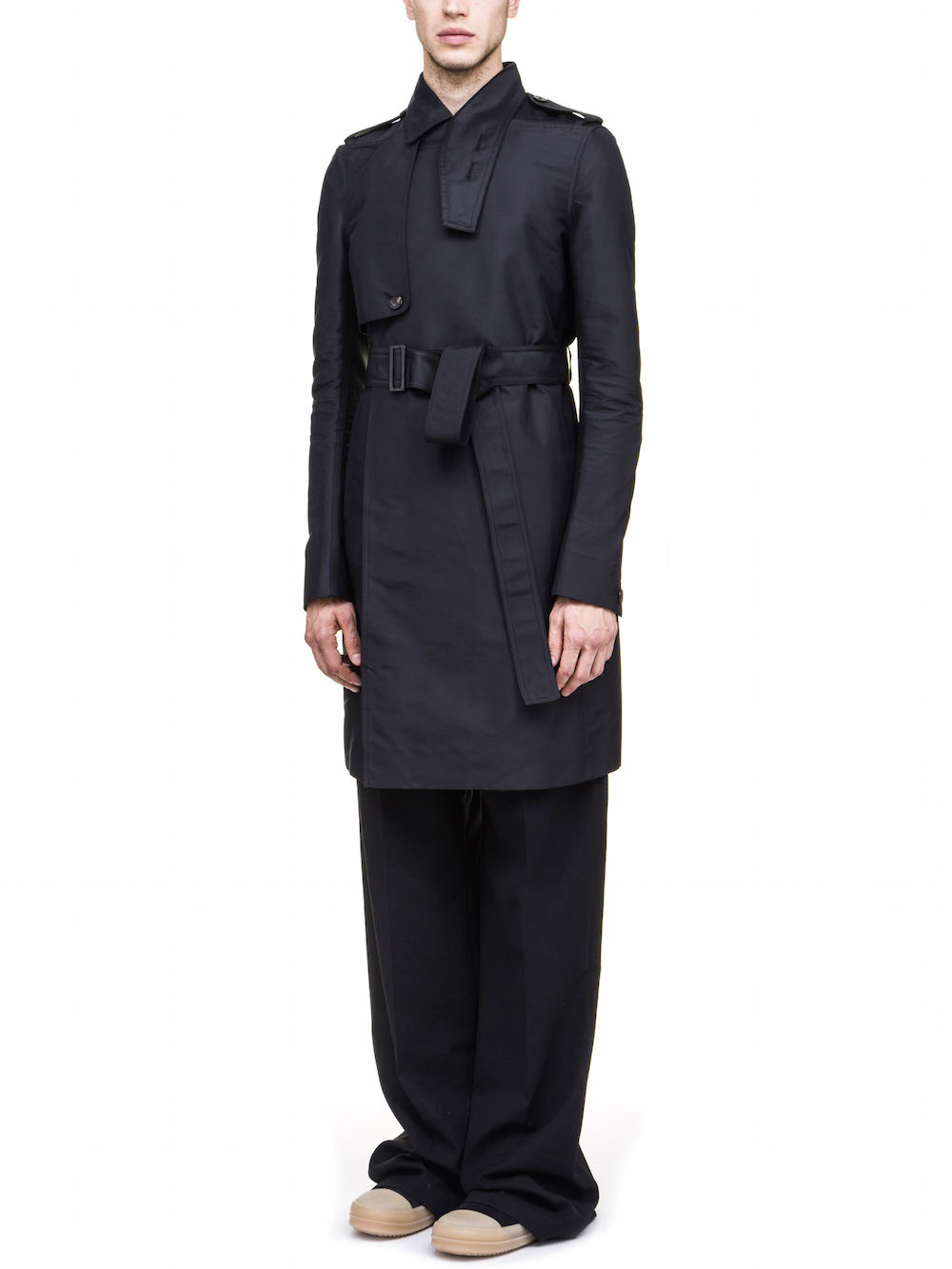 RICK OWENS CARGO TRENCH IN BLACK TECH