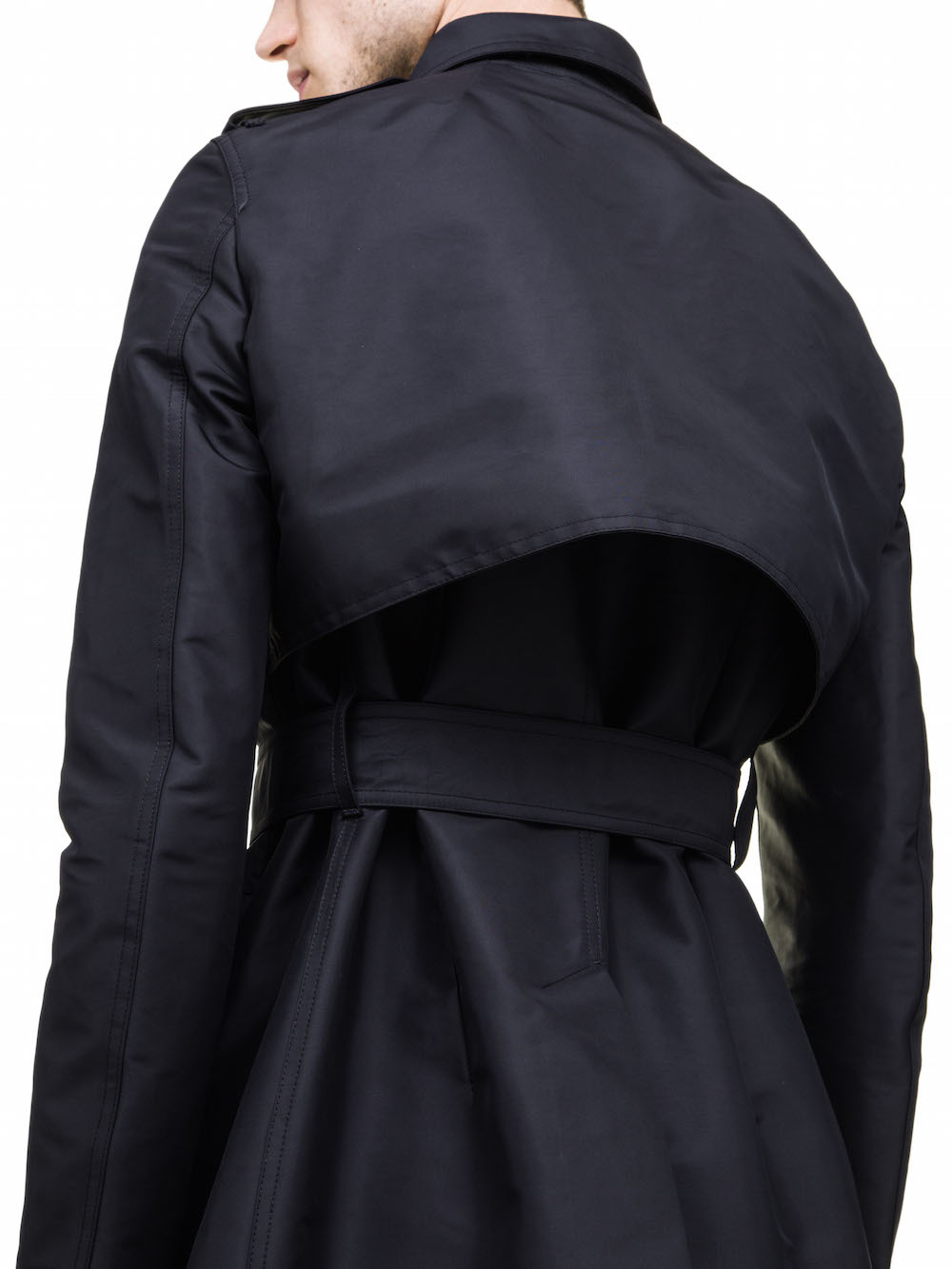 RICK OWENS CARGO TRENCH IN BLACK TECH