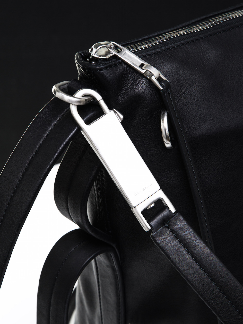 RICK OWENS BUCKET BAG IN BLACK CALF LEATHER