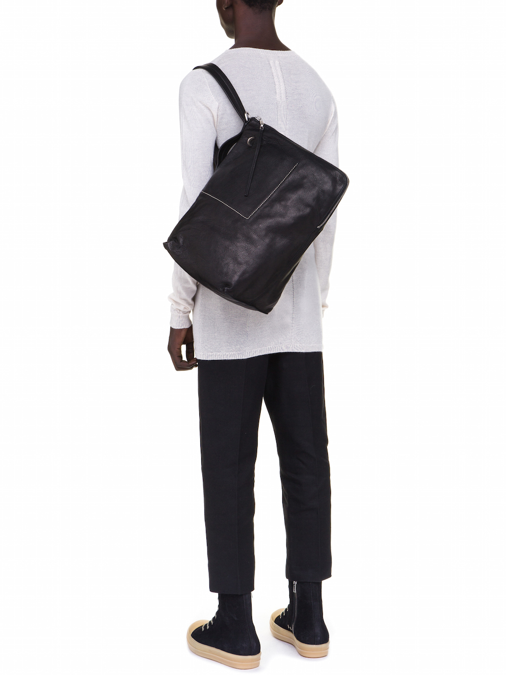 RICK OWENS BUCKET BAG IN BLACK CALF LEATHER
