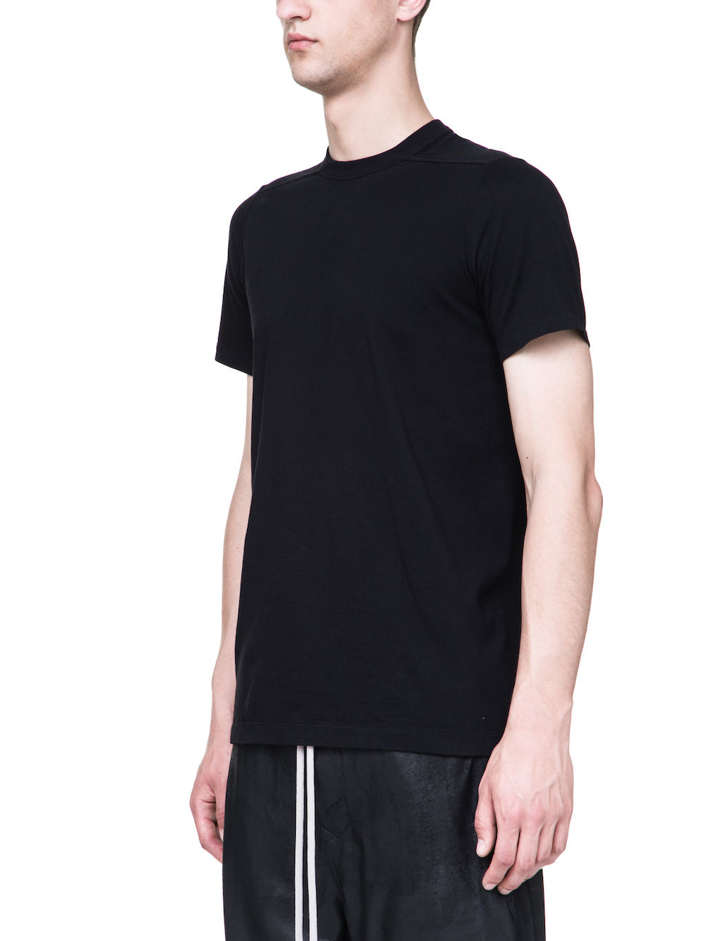 RICK OWENS LEVEL TEE IN BLACK MEDIUMWEIGHT COTTON JERSEY