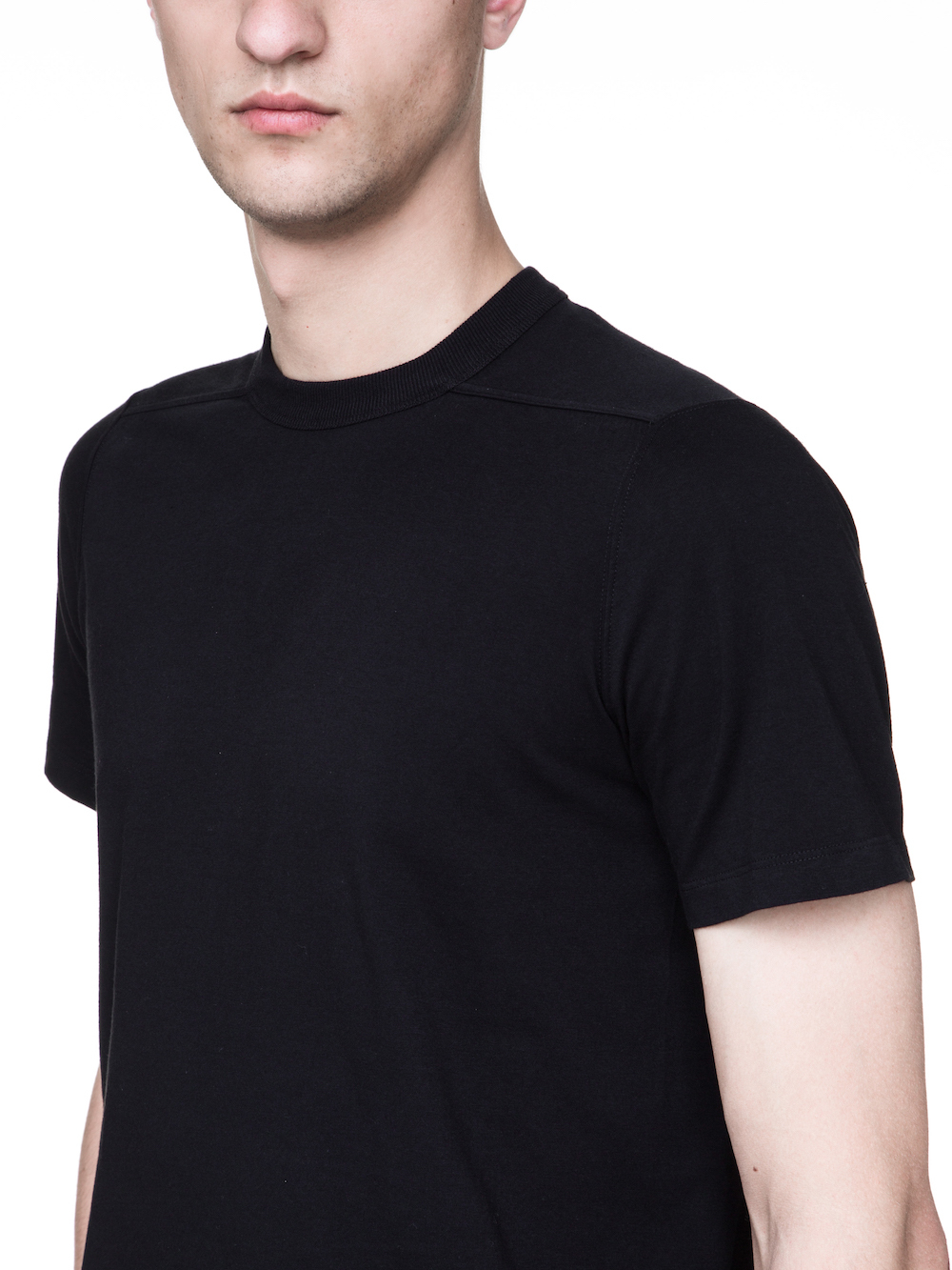 RICK OWENS LEVEL TEE IN BLACK MEDIUMWEIGHT COTTON JERSEY